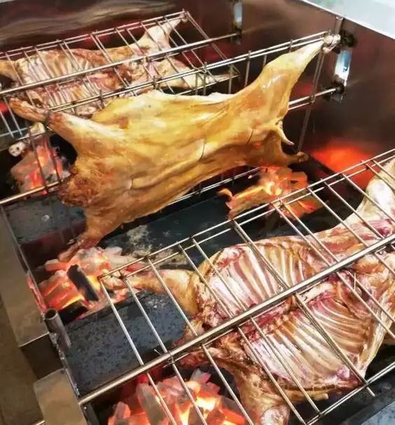 革新传统烤全羊炉，重塑美食体验新篇章