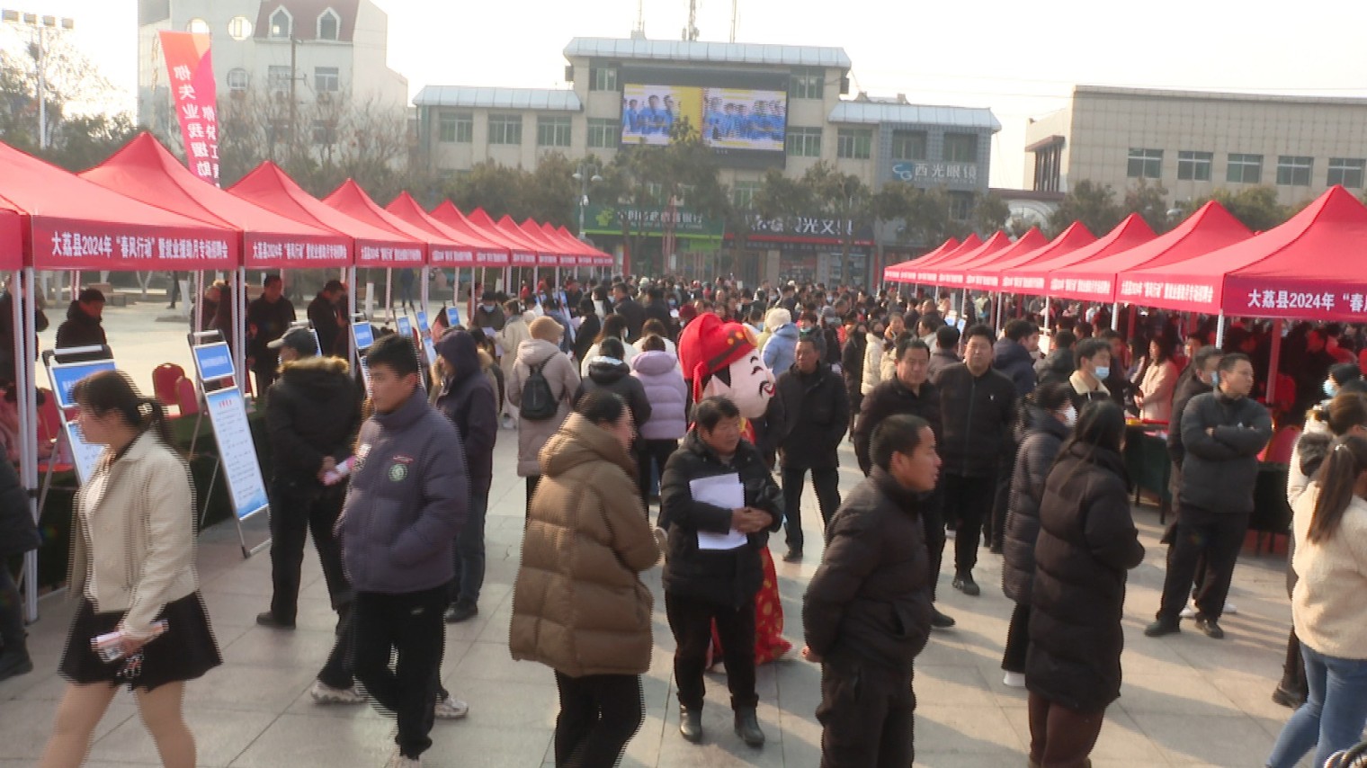 户县最新招工信息，动态、就业市场分析与就业前景展望