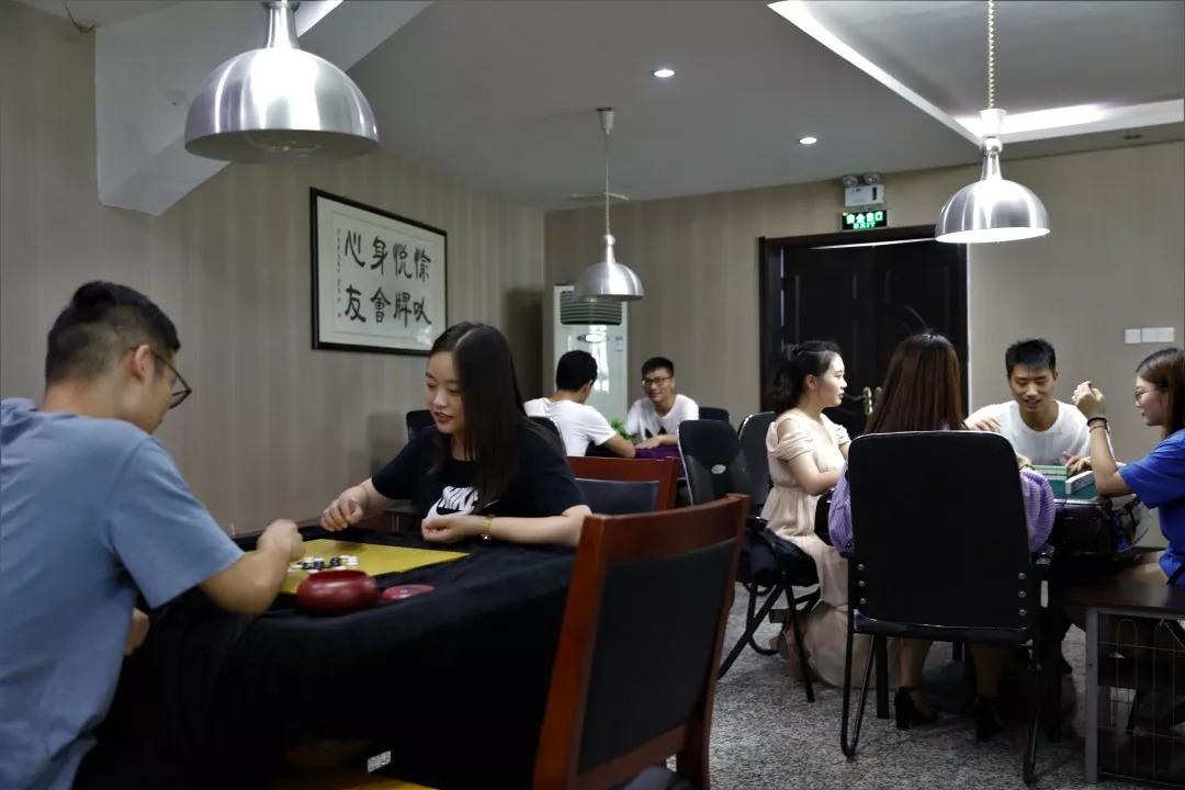 关于破军影视最新破解版的探讨，警惕违法犯罪风险，揭露事实真相